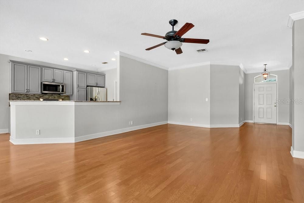 Active With Contract: $301,500 (2 beds, 2 baths, 1439 Square Feet)