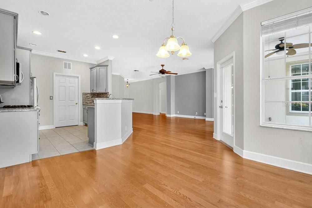 Active With Contract: $301,500 (2 beds, 2 baths, 1439 Square Feet)