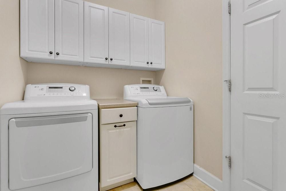 Active With Contract: $301,500 (2 beds, 2 baths, 1439 Square Feet)