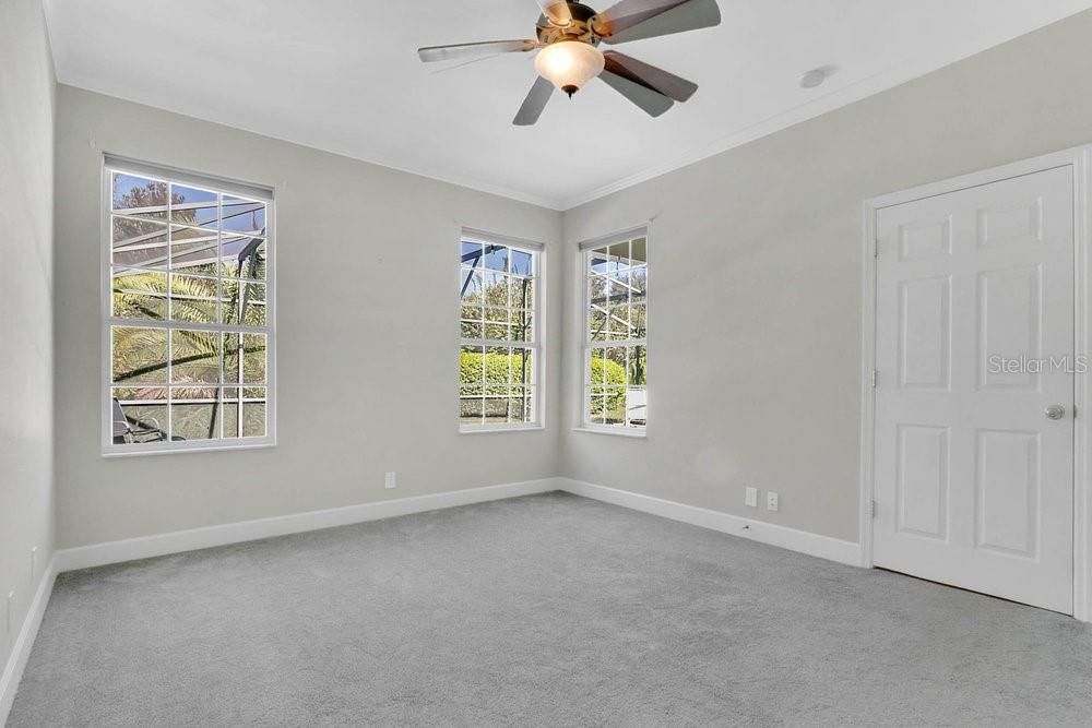 Active With Contract: $301,500 (2 beds, 2 baths, 1439 Square Feet)