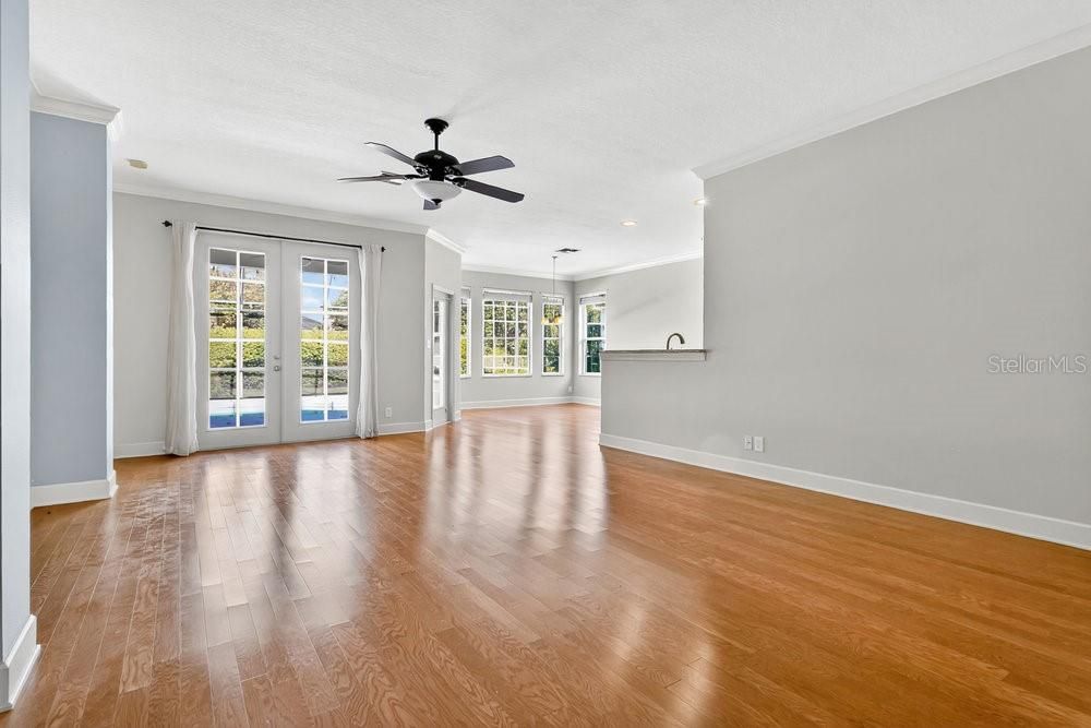 Active With Contract: $301,500 (2 beds, 2 baths, 1439 Square Feet)