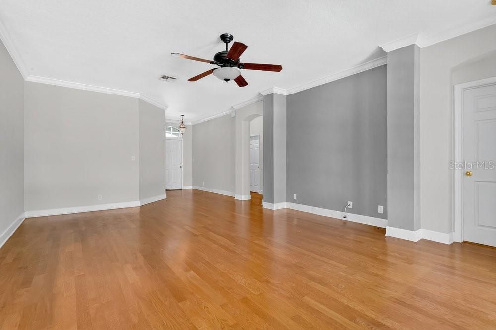 Active With Contract: $301,500 (2 beds, 2 baths, 1439 Square Feet)