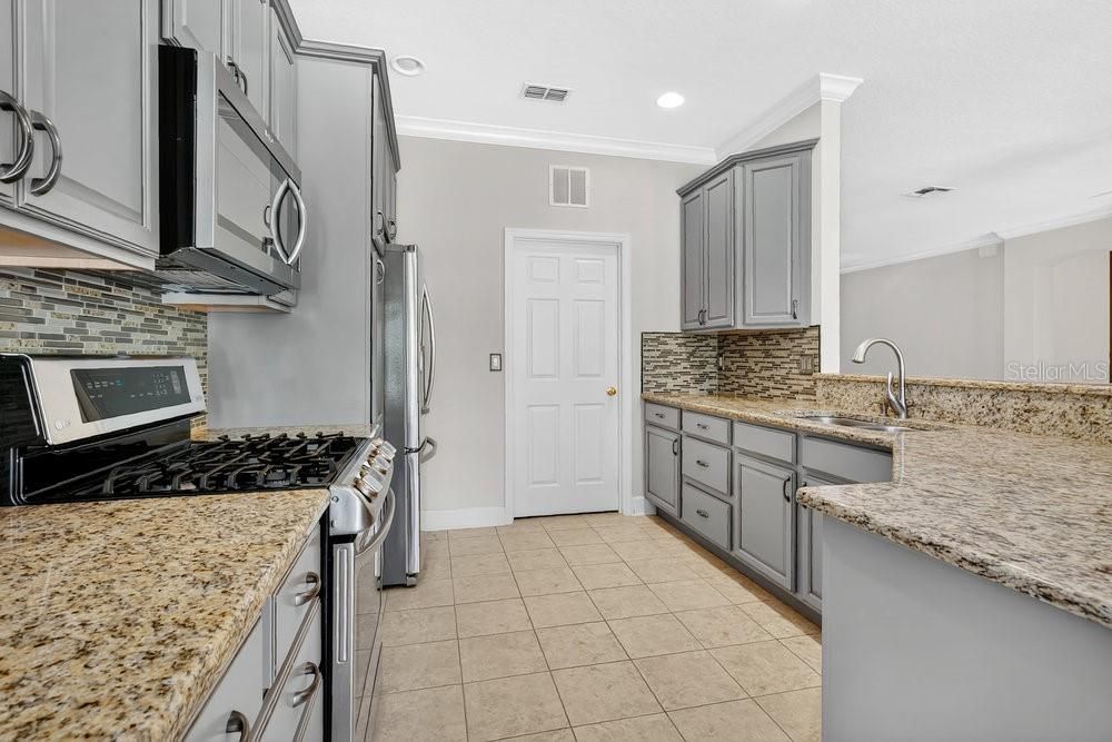 Active With Contract: $301,500 (2 beds, 2 baths, 1439 Square Feet)