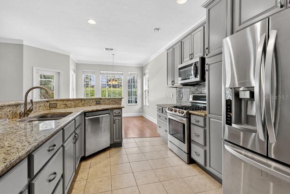 Active With Contract: $301,500 (2 beds, 2 baths, 1439 Square Feet)