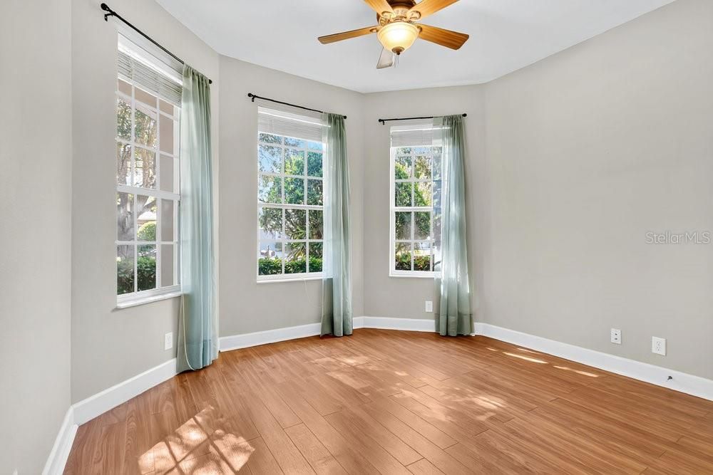 Active With Contract: $301,500 (2 beds, 2 baths, 1439 Square Feet)