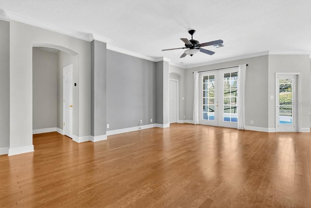 Active With Contract: $301,500 (2 beds, 2 baths, 1439 Square Feet)