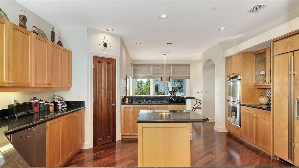 For Sale: $2,100,000 (2 beds, 2 baths, 2274 Square Feet)