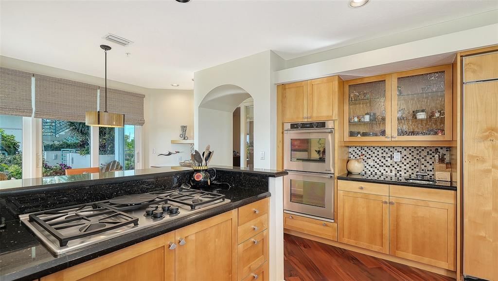 For Sale: $2,100,000 (2 beds, 2 baths, 2274 Square Feet)