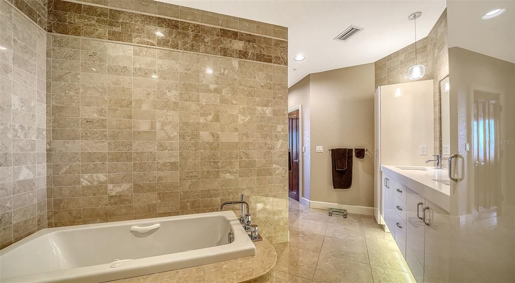 For Sale: $2,100,000 (2 beds, 2 baths, 2274 Square Feet)