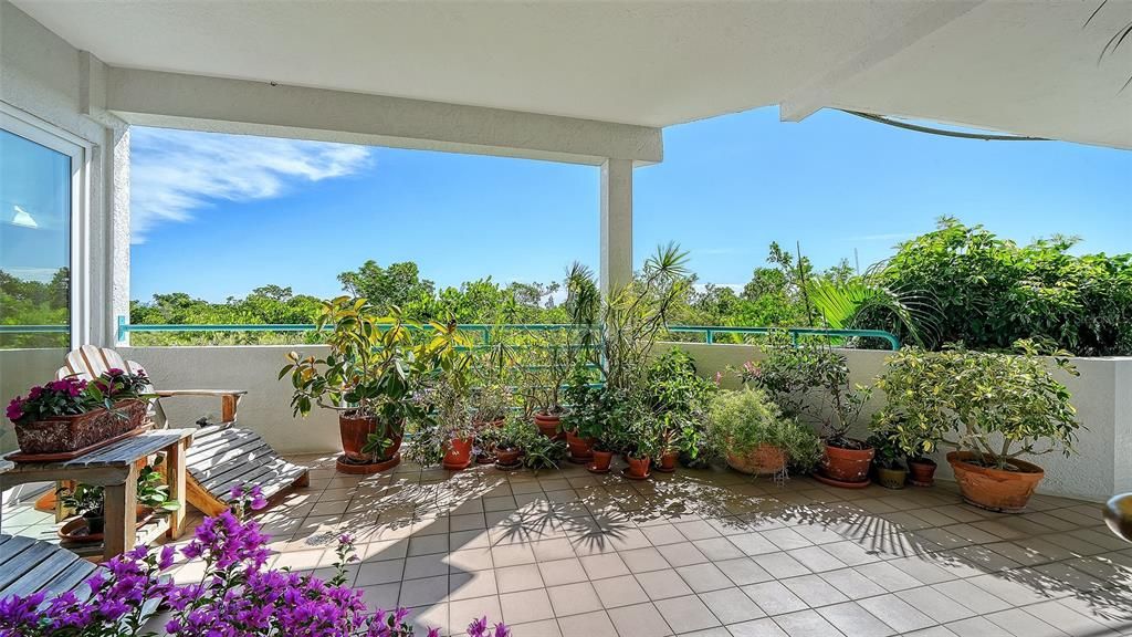 For Sale: $2,100,000 (2 beds, 2 baths, 2274 Square Feet)