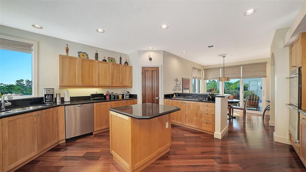 For Sale: $2,100,000 (2 beds, 2 baths, 2274 Square Feet)