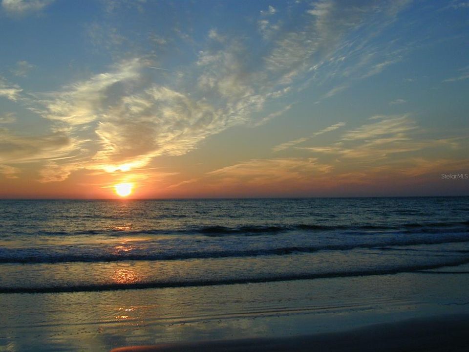 For Sale: $2,100,000 (2 beds, 2 baths, 2274 Square Feet)