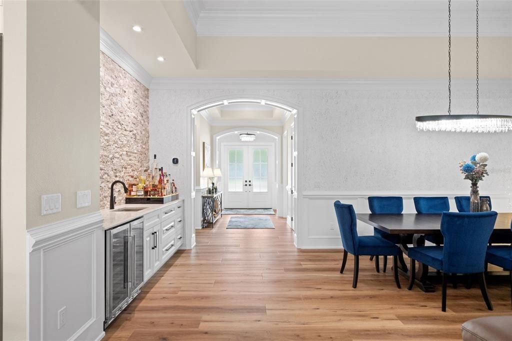 Active With Contract: $1,399,995 (3 beds, 3 baths, 2702 Square Feet)