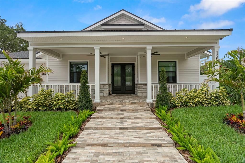 Active With Contract: $1,399,995 (3 beds, 3 baths, 2702 Square Feet)