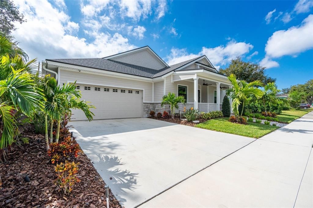 Active With Contract: $1,399,995 (3 beds, 3 baths, 2702 Square Feet)