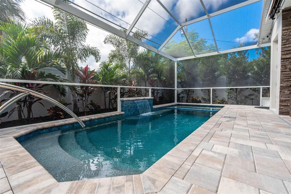 Active With Contract: $1,399,995 (3 beds, 3 baths, 2702 Square Feet)