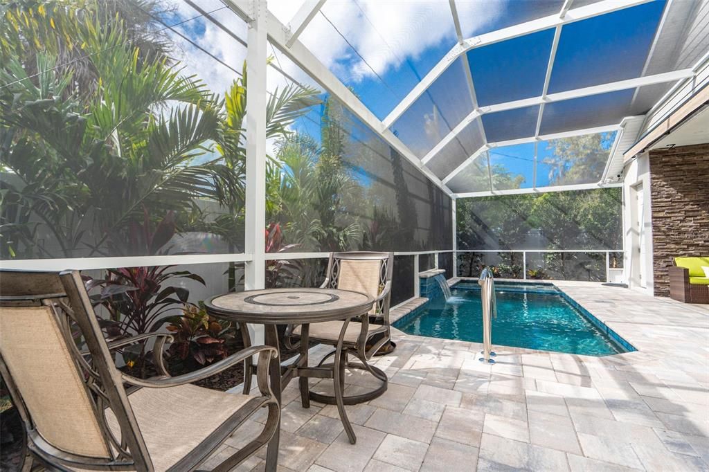 Active With Contract: $1,399,995 (3 beds, 3 baths, 2702 Square Feet)