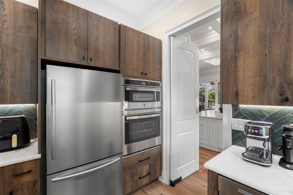 Active With Contract: $1,399,995 (3 beds, 3 baths, 2702 Square Feet)