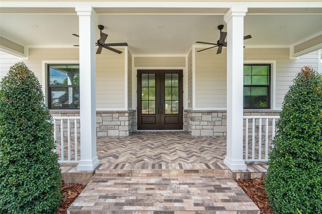 Active With Contract: $1,399,995 (3 beds, 3 baths, 2702 Square Feet)