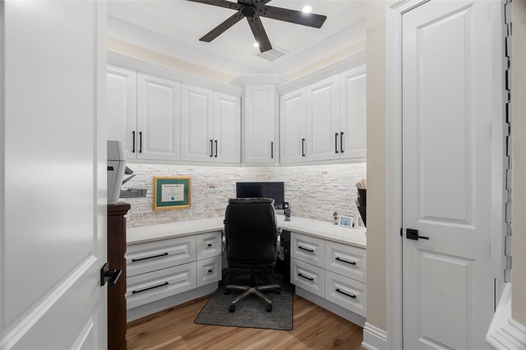 Active With Contract: $1,399,995 (3 beds, 3 baths, 2702 Square Feet)