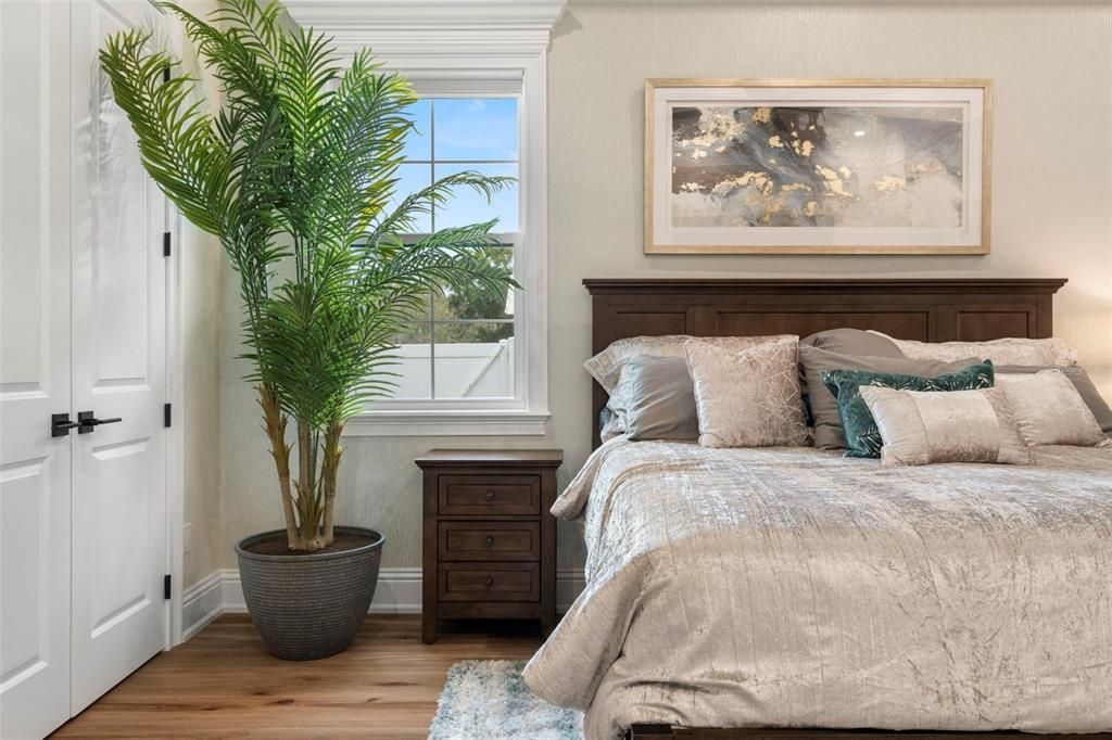 Active With Contract: $1,399,995 (3 beds, 3 baths, 2702 Square Feet)