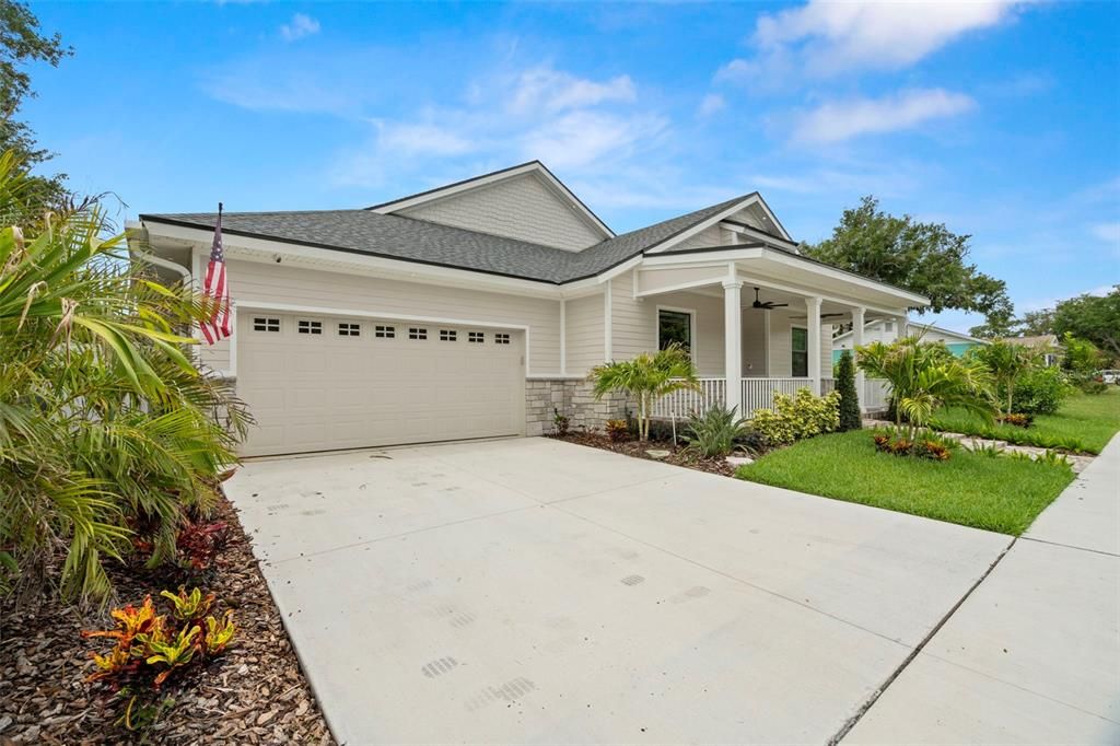 Active With Contract: $1,399,995 (3 beds, 3 baths, 2702 Square Feet)