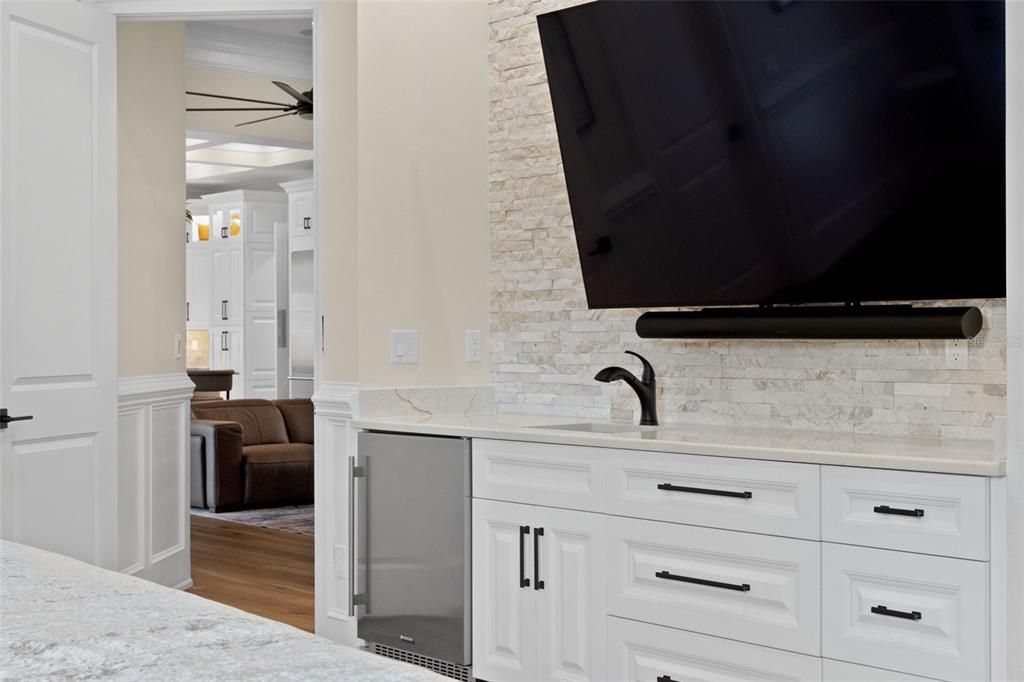 Active With Contract: $1,399,995 (3 beds, 3 baths, 2702 Square Feet)