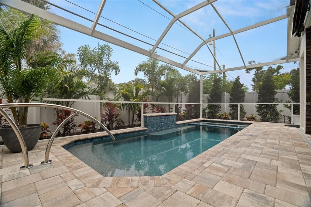 Active With Contract: $1,399,995 (3 beds, 3 baths, 2702 Square Feet)