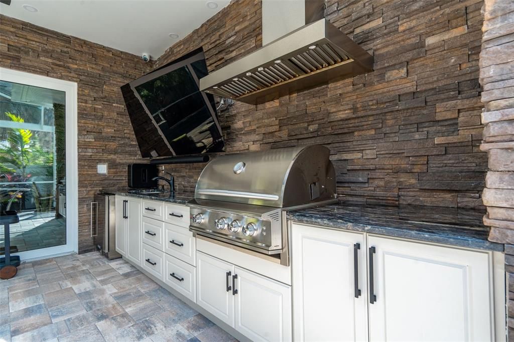 Active With Contract: $1,399,995 (3 beds, 3 baths, 2702 Square Feet)