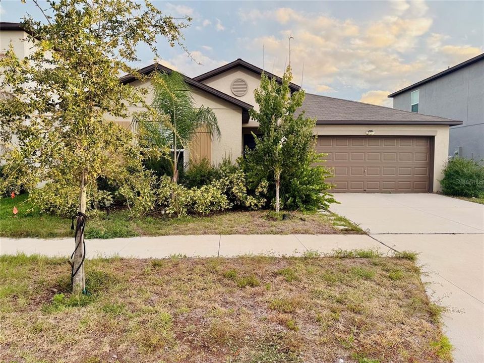 For Sale: $349,900 (4 beds, 2 baths, 1935 Square Feet)