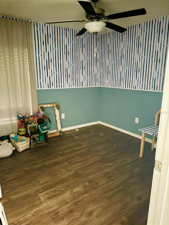 For Sale: $349,900 (4 beds, 2 baths, 1935 Square Feet)