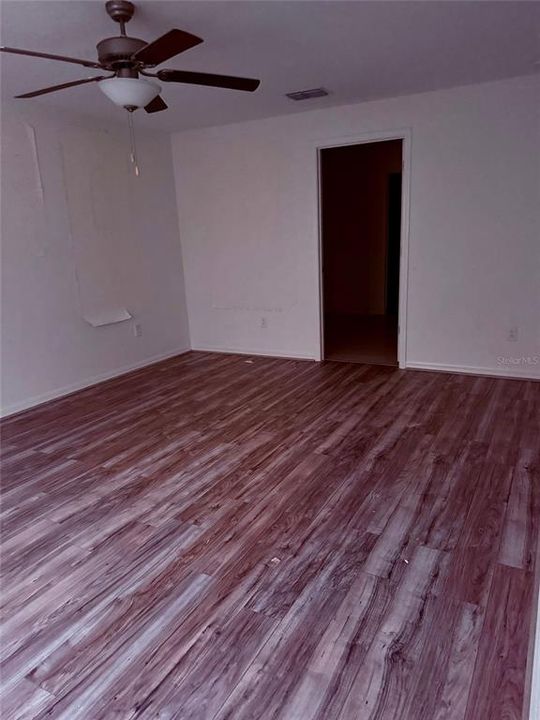 For Sale: $349,900 (4 beds, 2 baths, 1935 Square Feet)