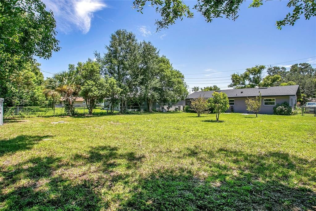 合同活跃: $300,000 (3 贝兹, 2 浴室, 1012 平方英尺)