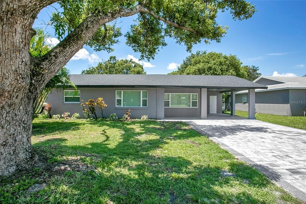 合同活跃: $300,000 (3 贝兹, 2 浴室, 1012 平方英尺)