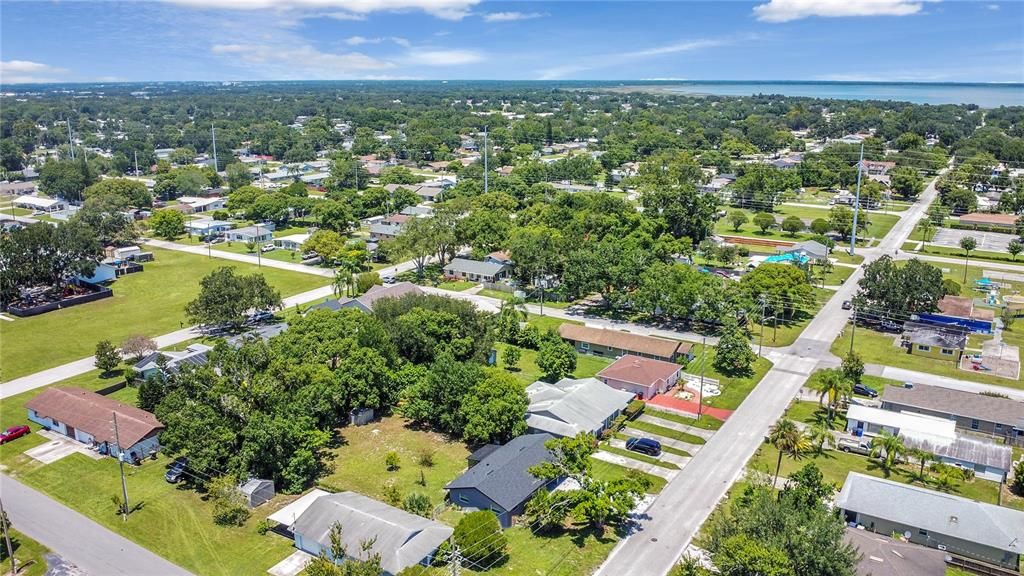 合同活跃: $300,000 (3 贝兹, 2 浴室, 1012 平方英尺)