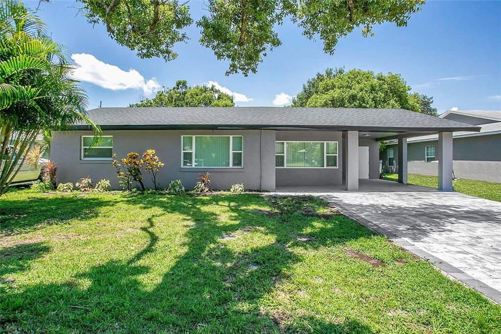 合同活跃: $300,000 (3 贝兹, 2 浴室, 1012 平方英尺)