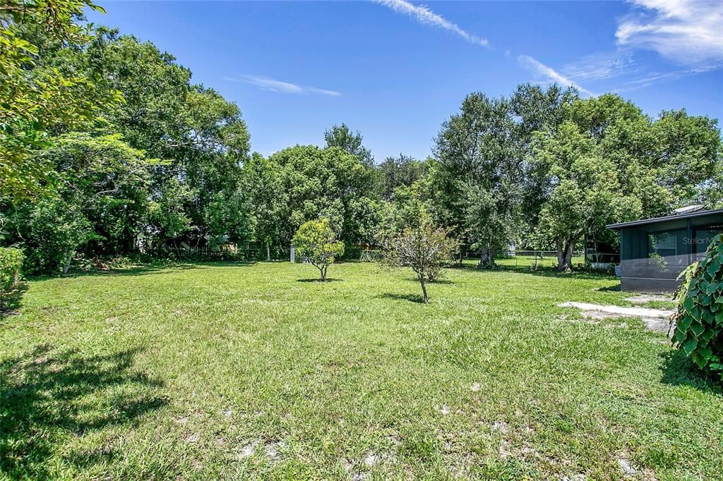 合同活跃: $300,000 (3 贝兹, 2 浴室, 1012 平方英尺)