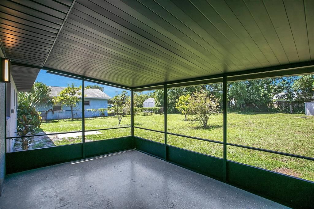 合同活跃: $300,000 (3 贝兹, 2 浴室, 1012 平方英尺)