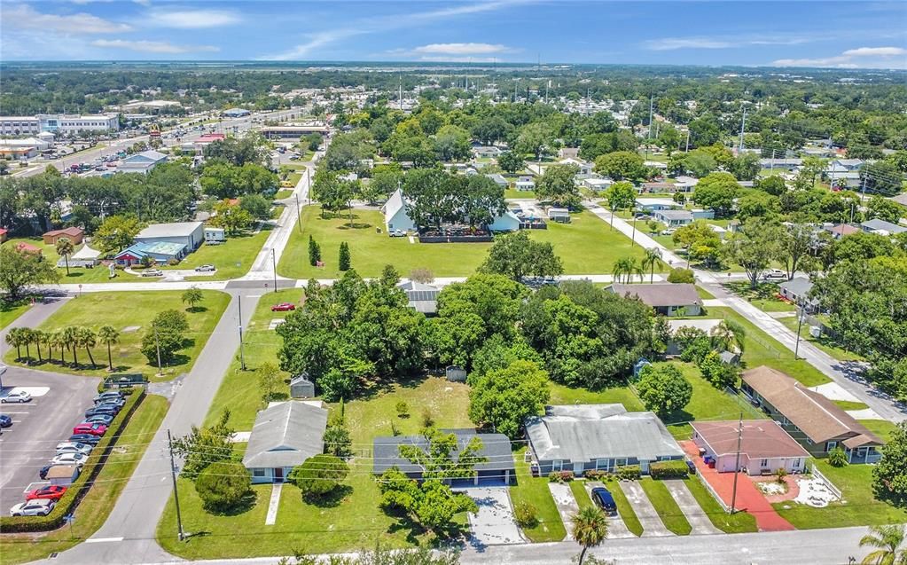 合同活跃: $300,000 (3 贝兹, 2 浴室, 1012 平方英尺)