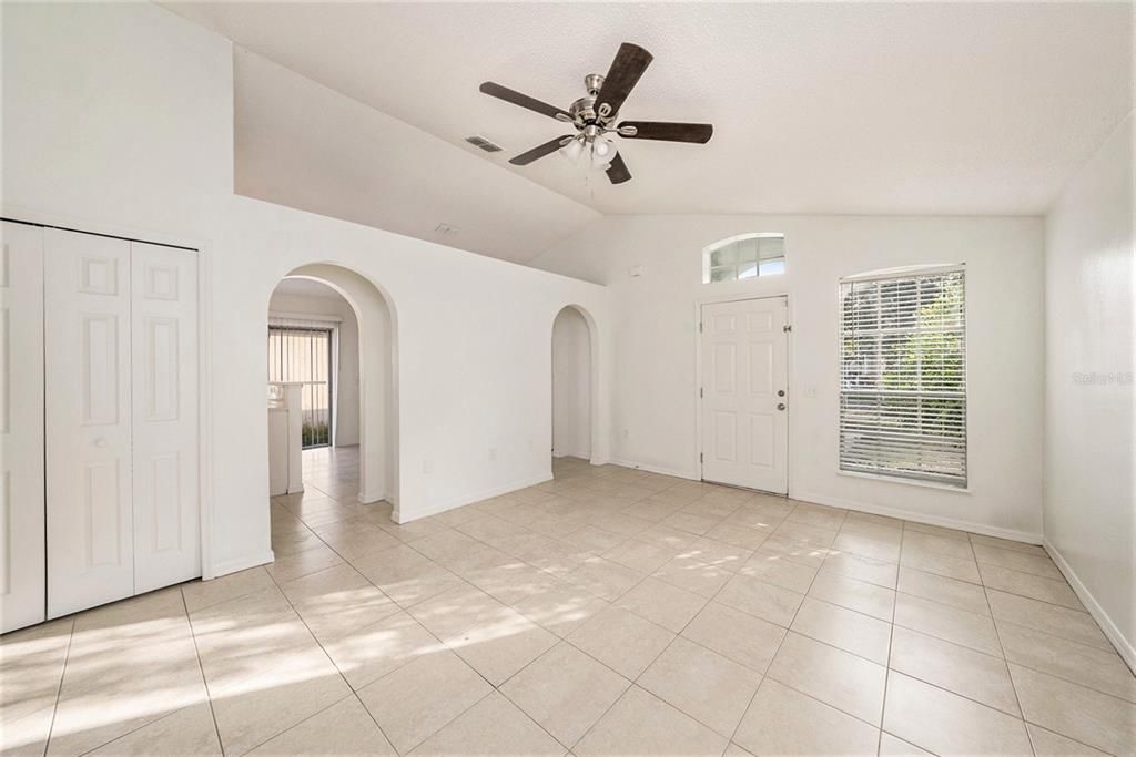 В аренду: $1,750 (3 спален, 2 ванн, 1158 Квадратных фут)