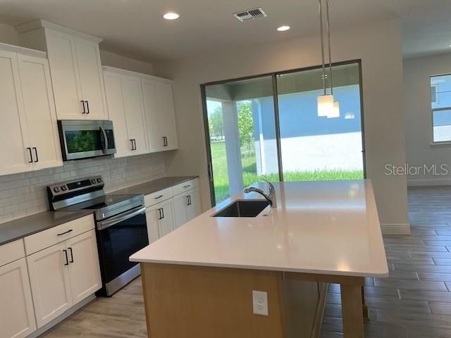 For Rent: $2,400 (3 beds, 2 baths, 1935 Square Feet)