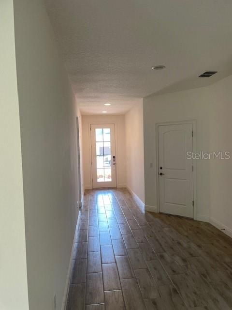 For Rent: $2,400 (3 beds, 2 baths, 1935 Square Feet)