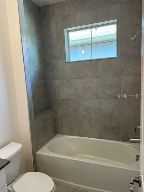 For Rent: $2,400 (3 beds, 2 baths, 1935 Square Feet)