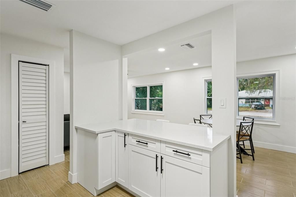 Activo con contrato: $284,900 (3 camas, 1 baños, 920 Pies cuadrados)