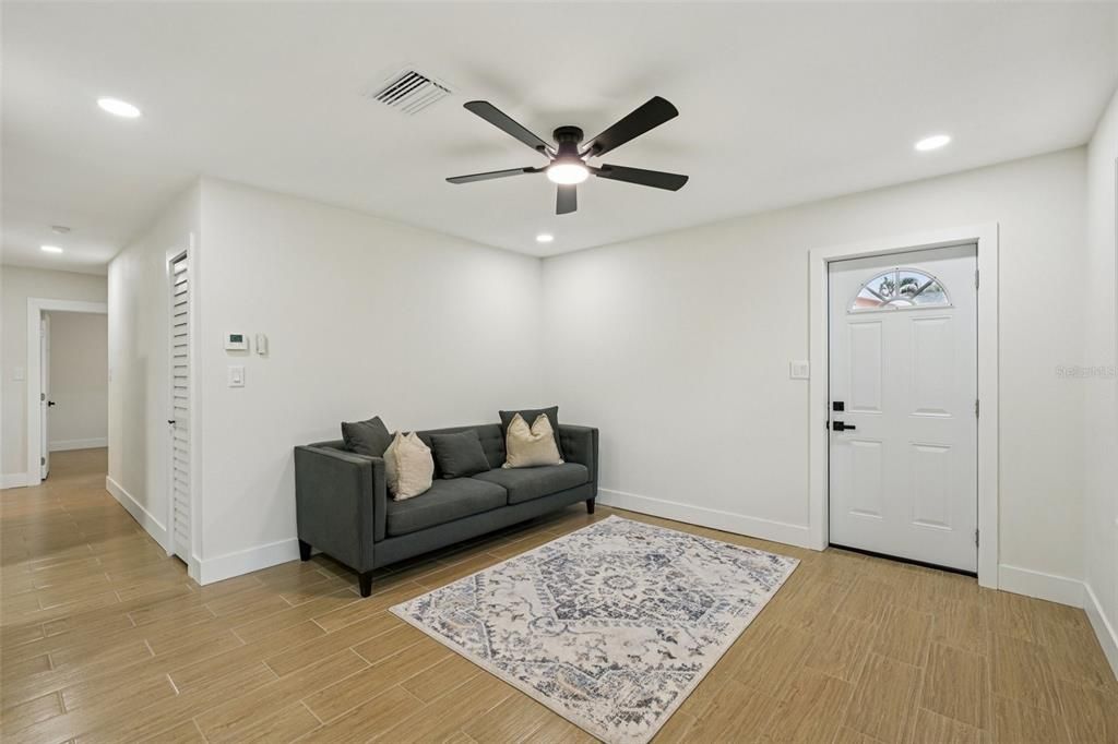 Activo con contrato: $284,900 (3 camas, 1 baños, 920 Pies cuadrados)