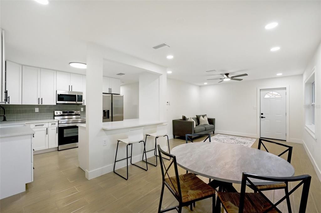 Activo con contrato: $284,900 (3 camas, 1 baños, 920 Pies cuadrados)