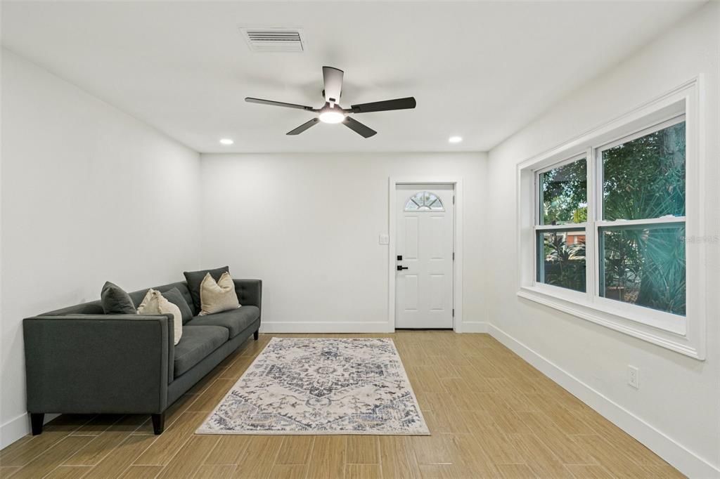 Activo con contrato: $284,900 (3 camas, 1 baños, 920 Pies cuadrados)