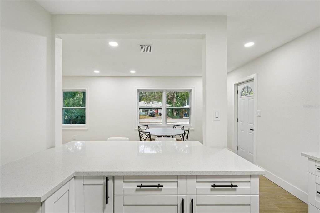 Activo con contrato: $284,900 (3 camas, 1 baños, 920 Pies cuadrados)