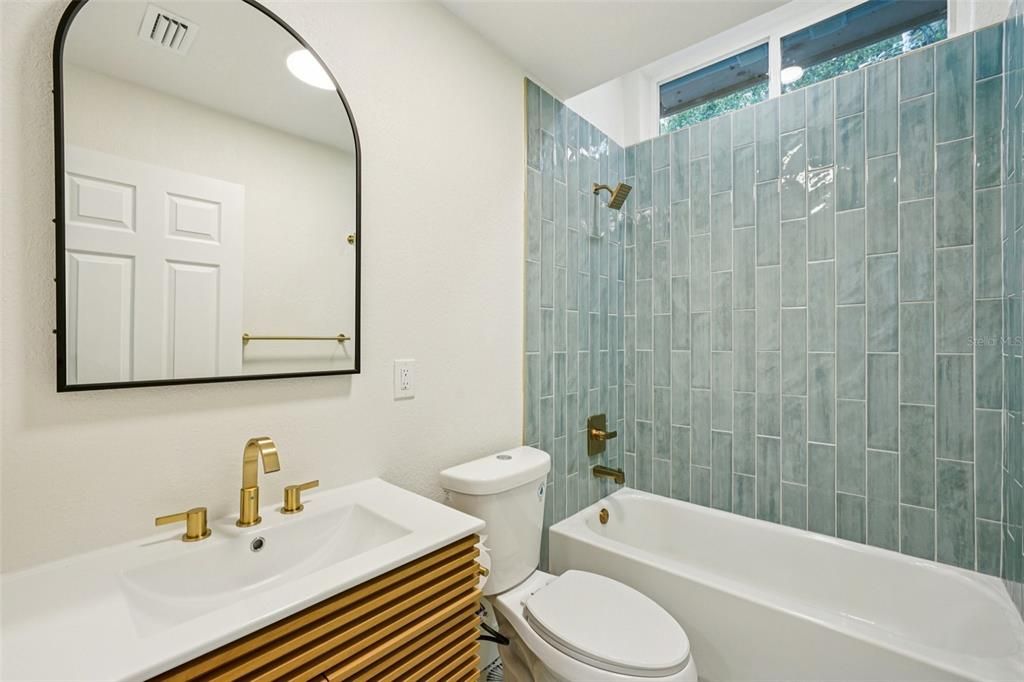 Activo con contrato: $284,900 (3 camas, 1 baños, 920 Pies cuadrados)