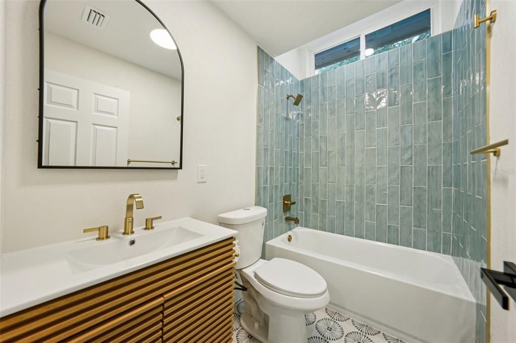 Activo con contrato: $284,900 (3 camas, 1 baños, 920 Pies cuadrados)